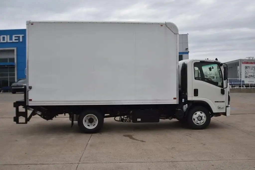 2025 Isuzu NPR-HD's photo