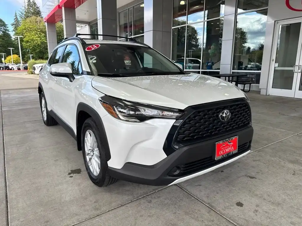 2024 Toyota Corolla Cross LE AWD's photo