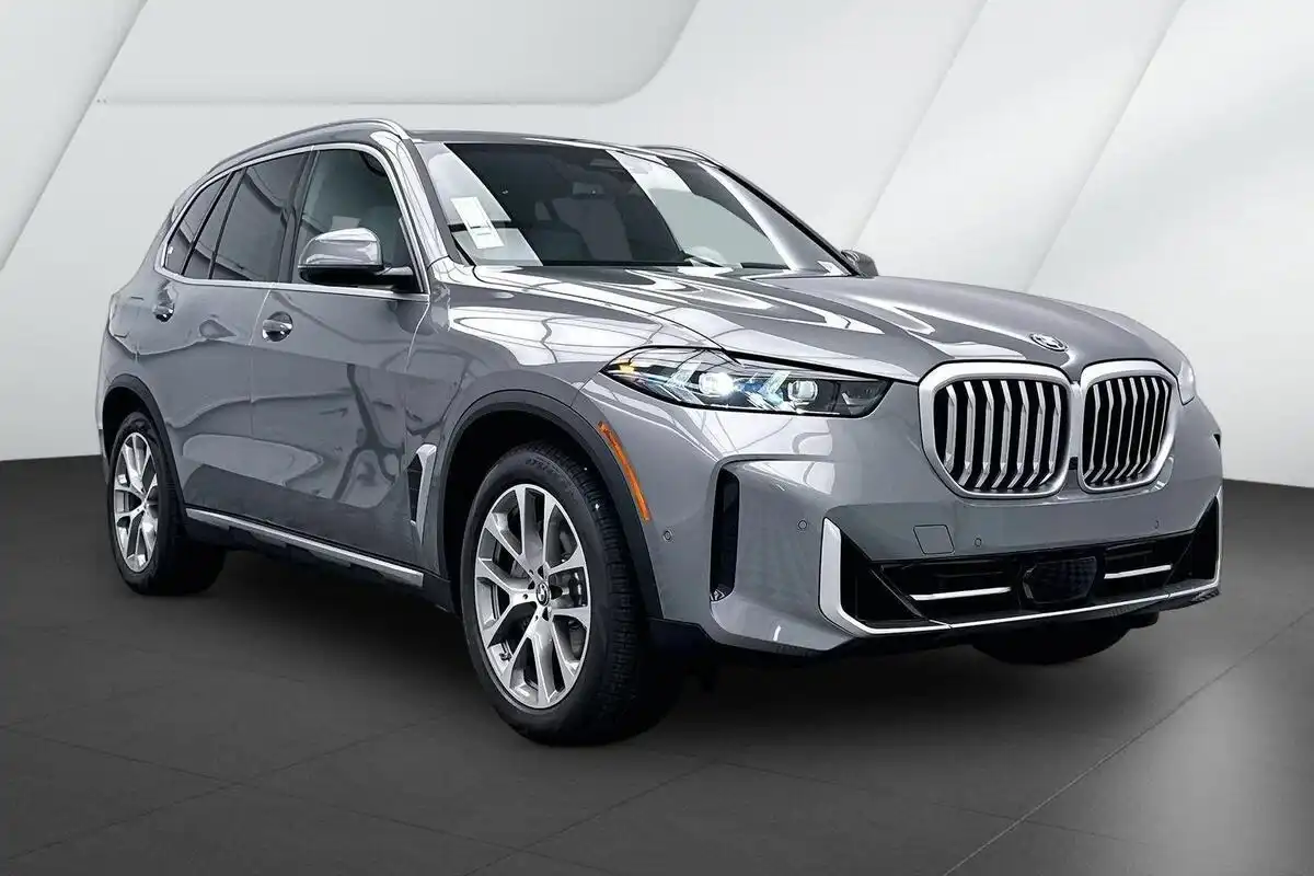 2026 BMW X5 xDrive50e's photo