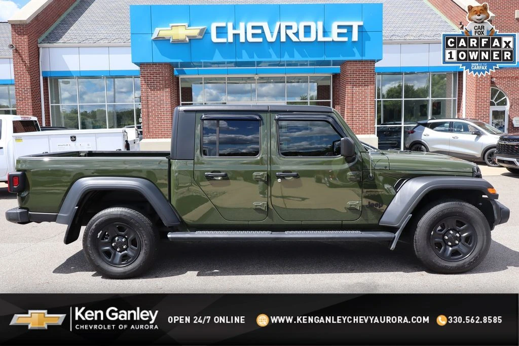 2022 Jeep Gladiator Sport's photo