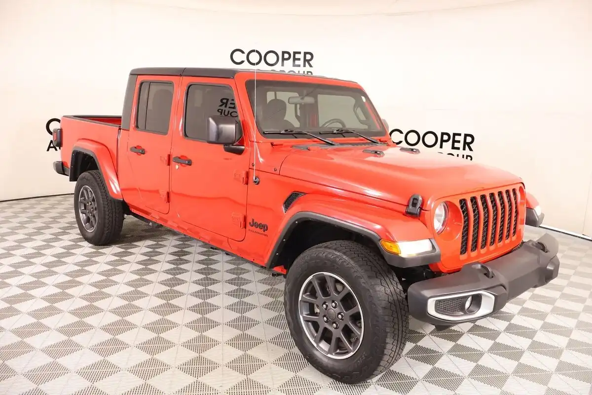 2023 Jeep Gladiator Sport S's photo