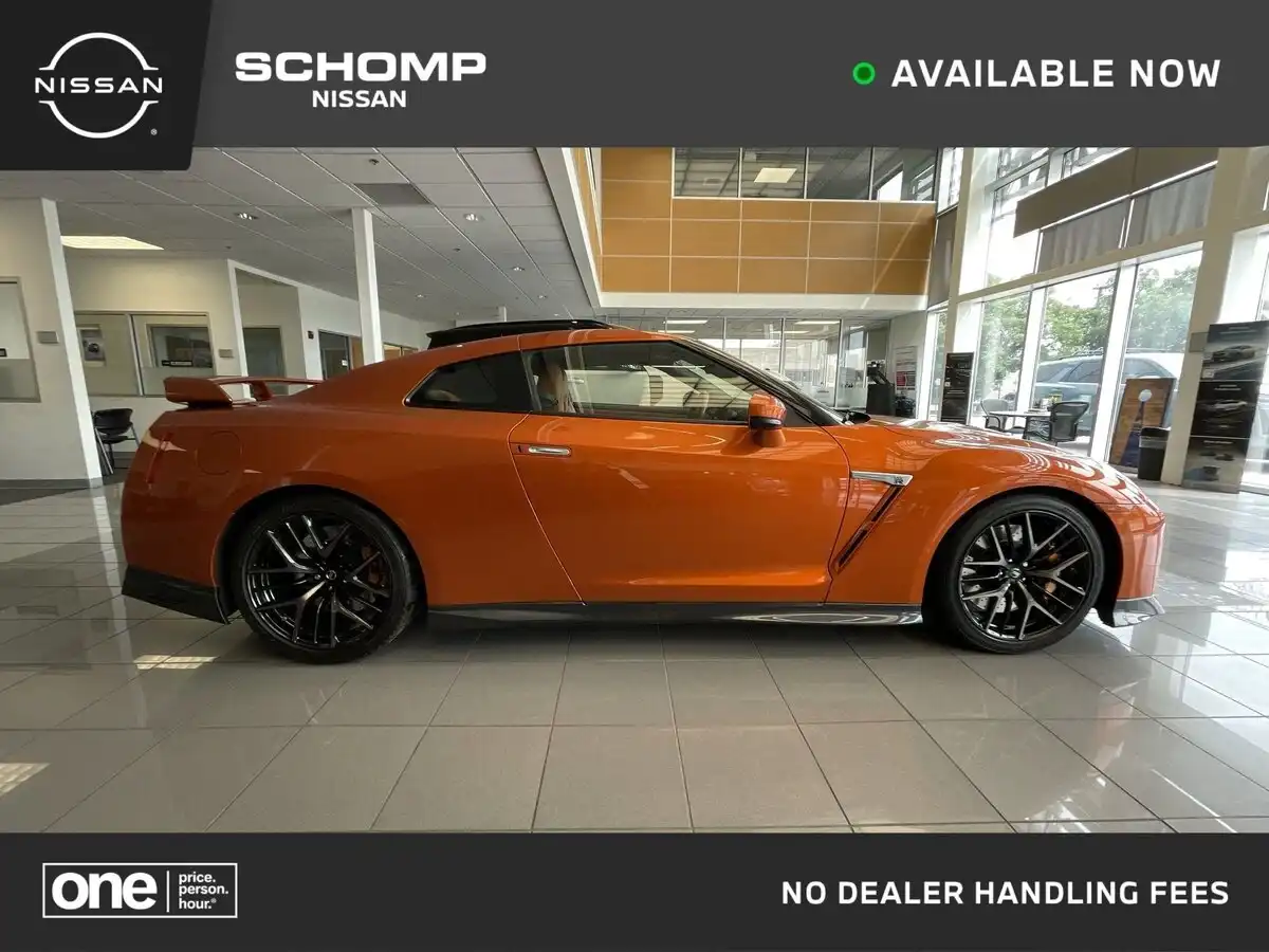 2018 Nissan GT-R Premium's photo