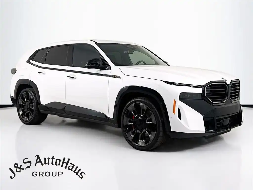 2025 BMW XM Base's photo