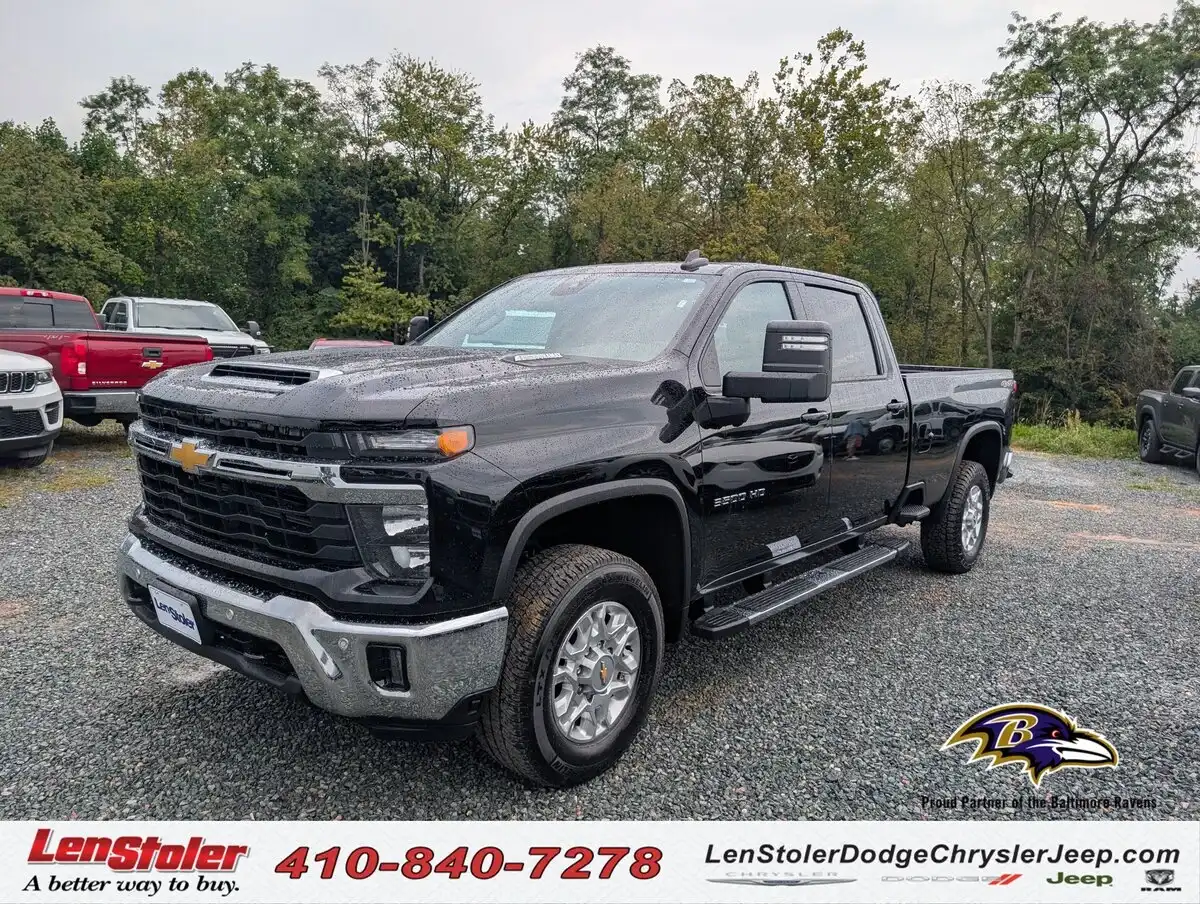 2025 Chevrolet Silverado HD LT 4WD Crew Cab Standard Box SRW's photo