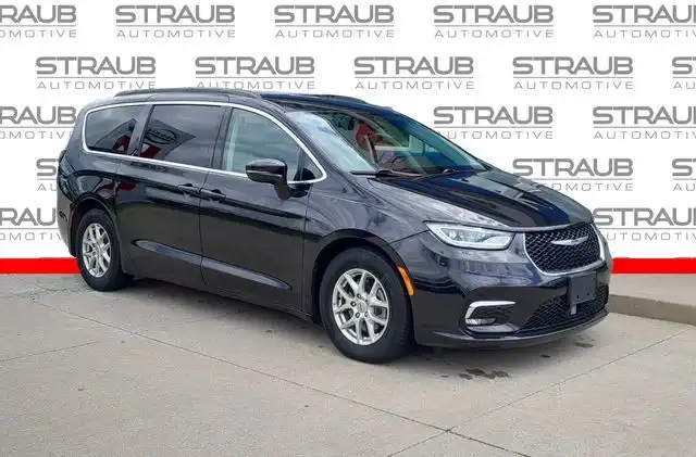 2022 Chrysler Pacifica Touring L's photo