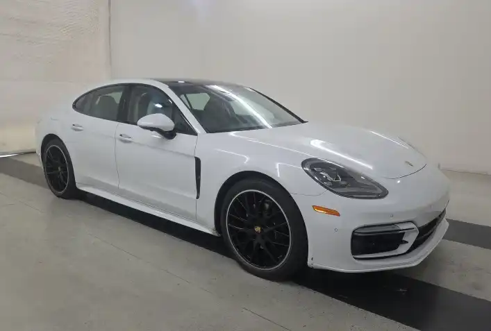2023 Porsche Panamera 4 Platinum Edition's photo