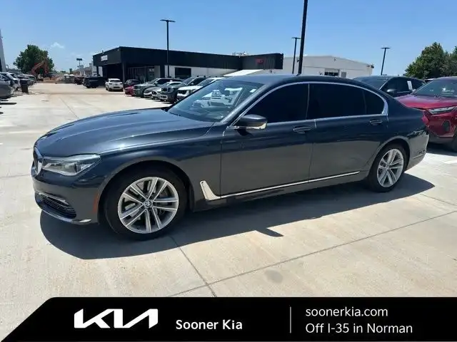 2016 BMW 7 Series 750i xDrive's photo