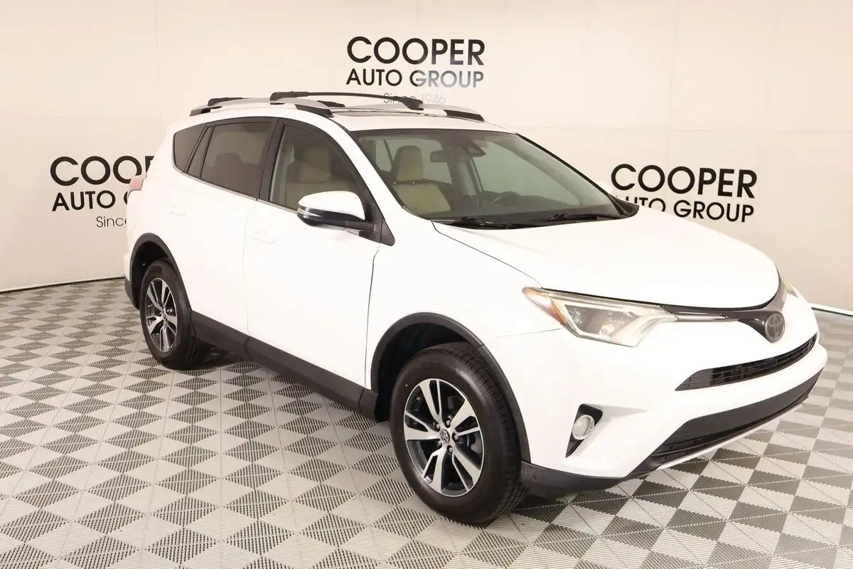 2016 Toyota RAV4 XLE's photo