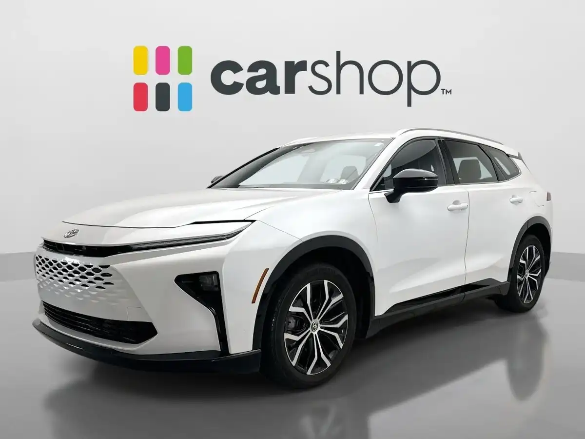 2025 Toyota Crown Signia XLE AWD's photo