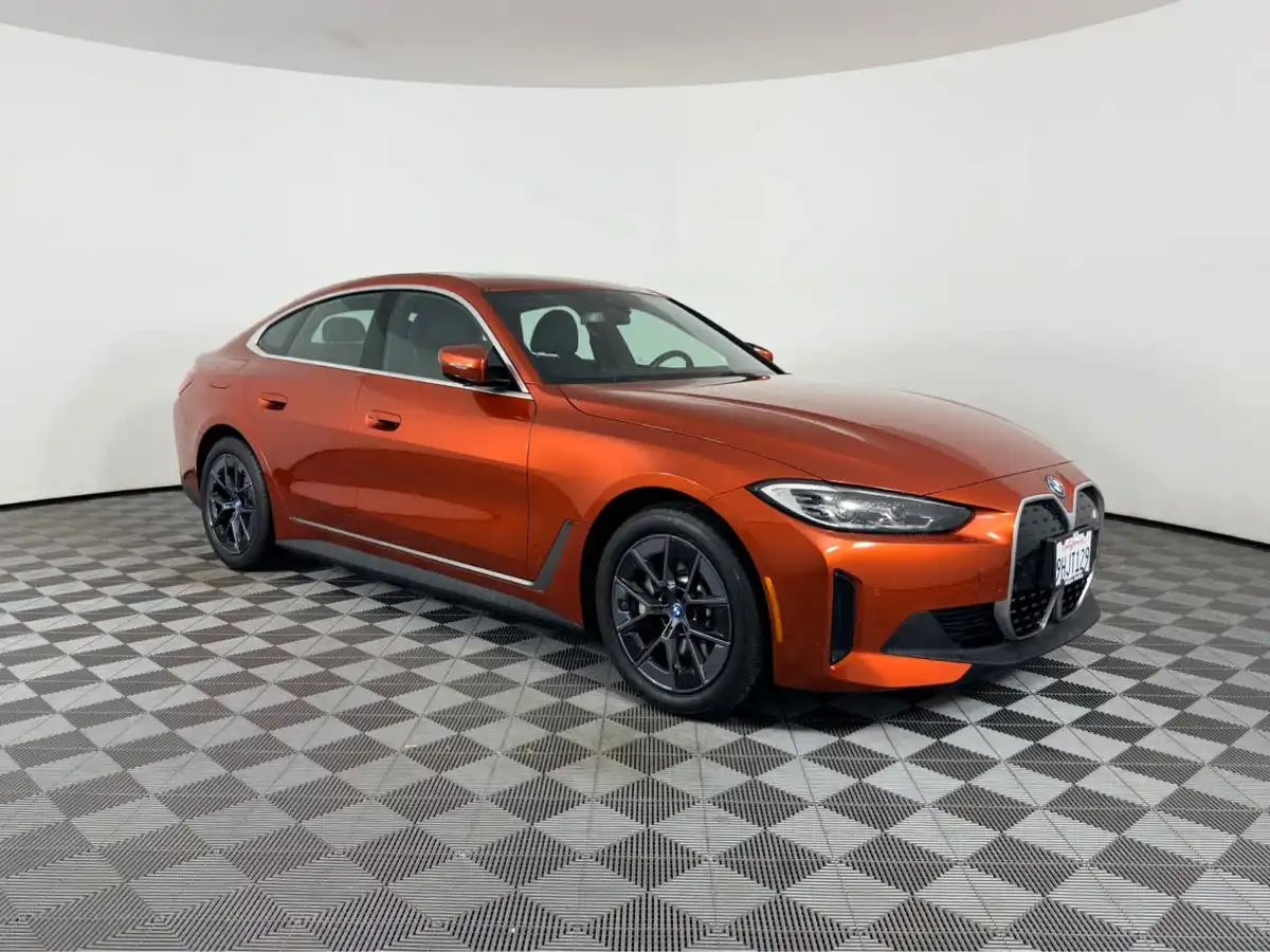 2023 BMW i4 eDrive35's photo