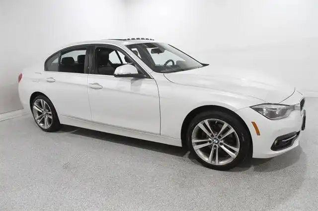 2017 BMW 3 Series 330i xDrive Sedan's photo
