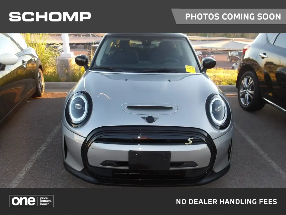 2024 MINI Hardtop Cooper SE's photo