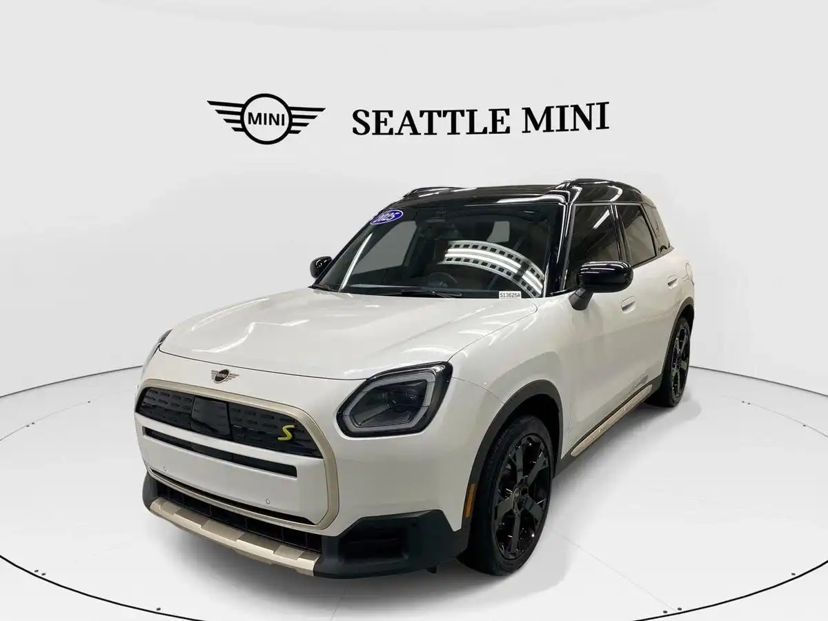2025 MINI Countryman SE ALL4's photo