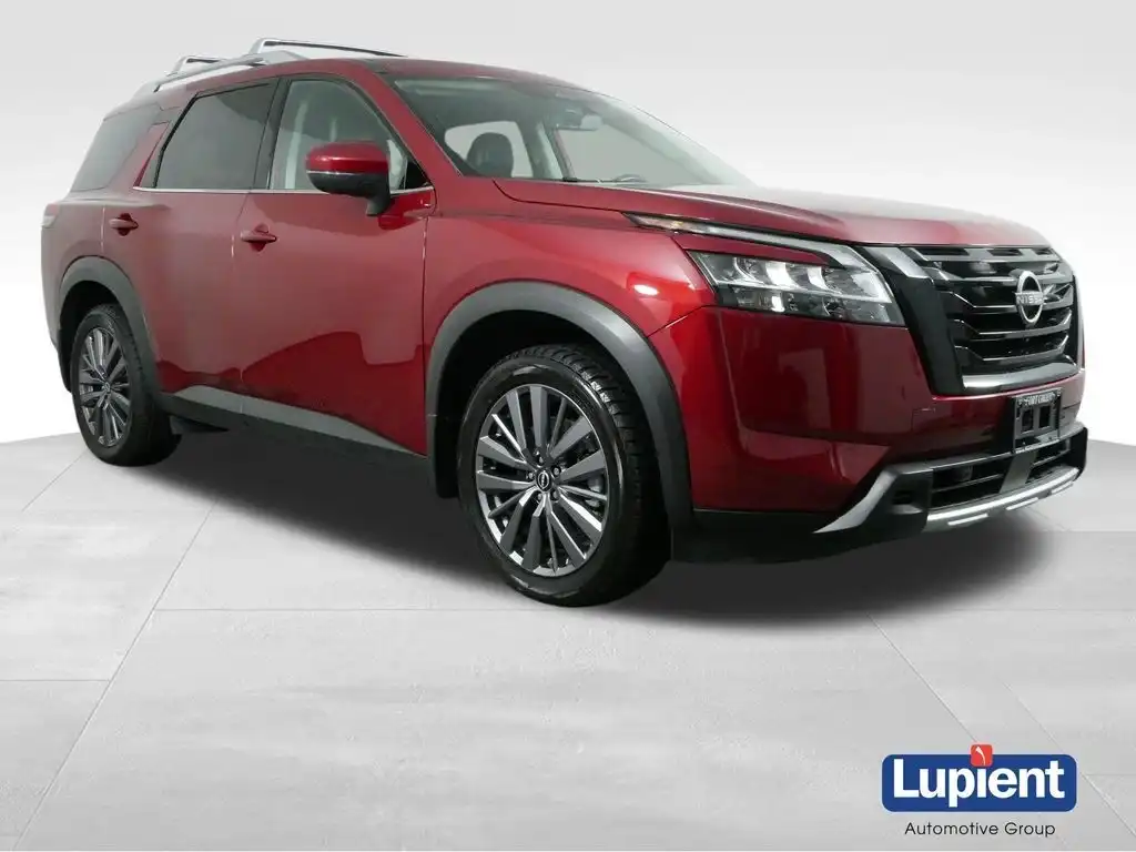 2023 Nissan Pathfinder SL 4WD's photo