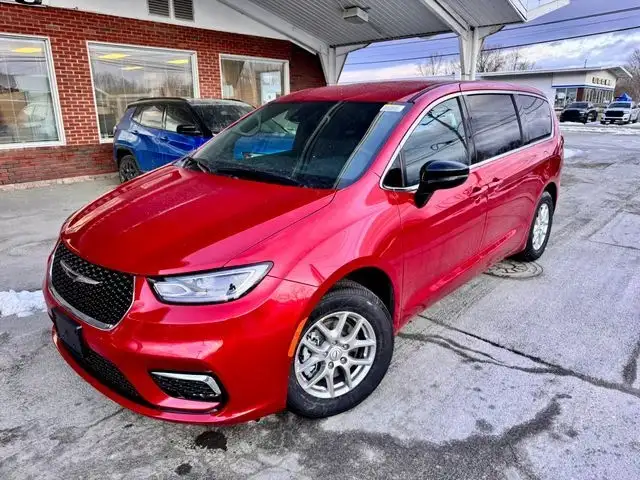 2026 Chrysler Pacifica Select's photo