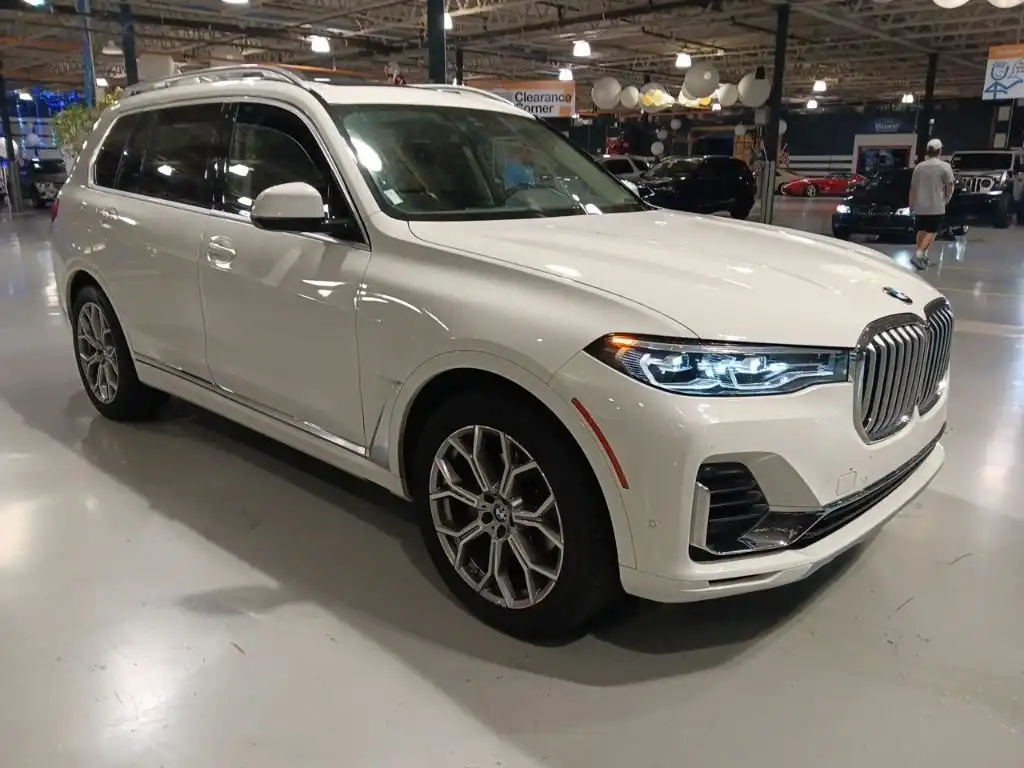 2021 BMW X7 xDrive40i's photo