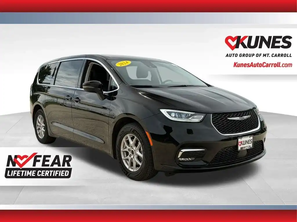 2024 Chrysler Pacifica Touring L's photo
