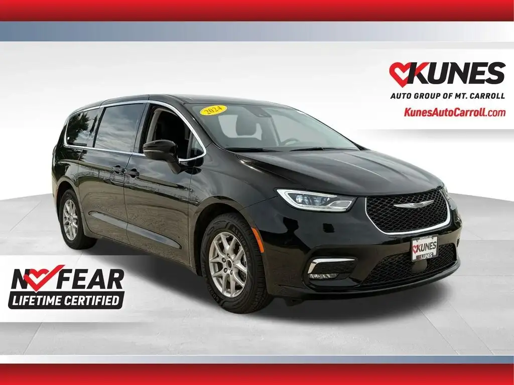 2024 Chrysler Pacifica Touring L's photo