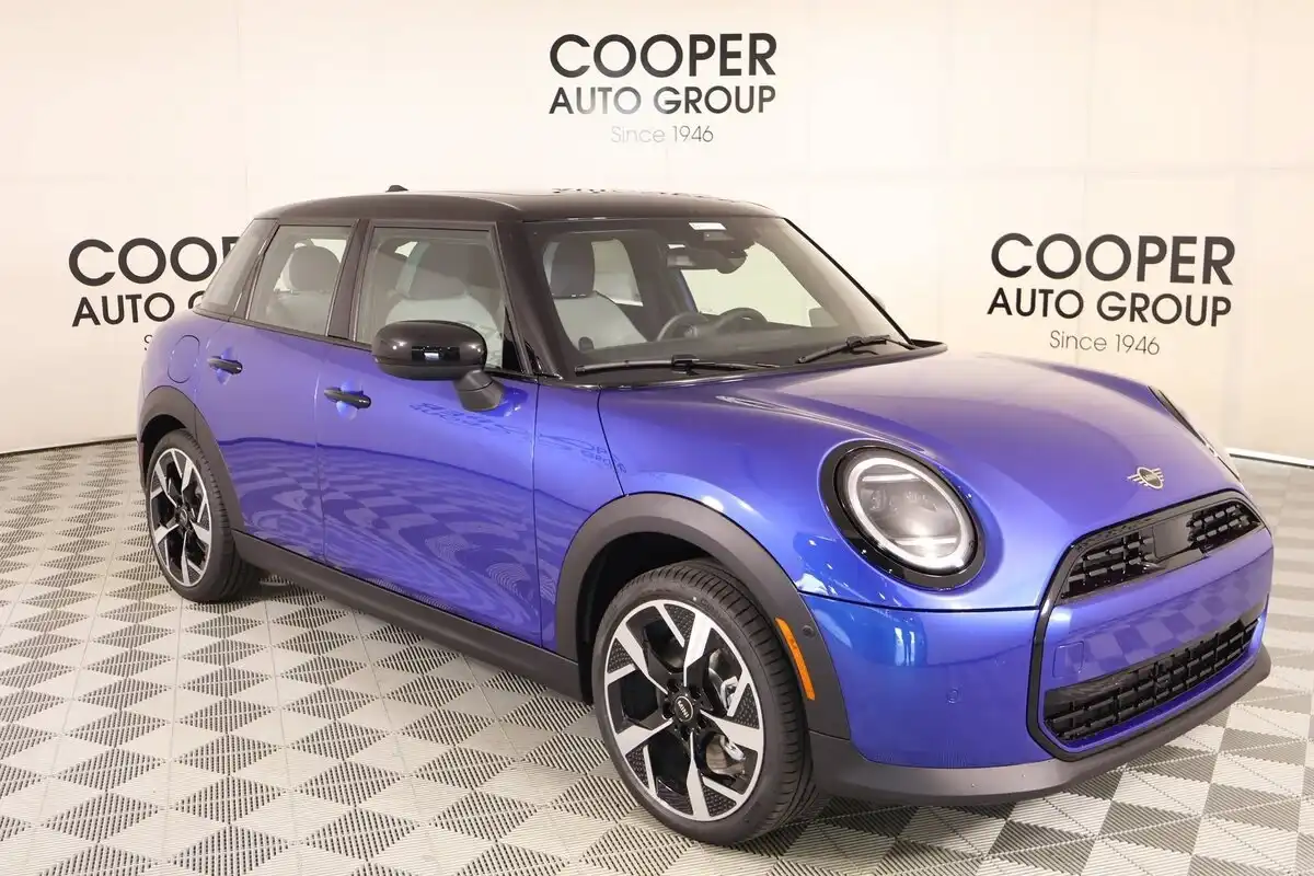 2026 MINI Hardtop Cooper Oxford Edition's photo
