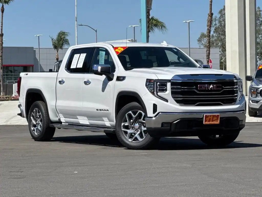 2023 GMC Sierra 4WD Crew Cab Short Box SLT's photo