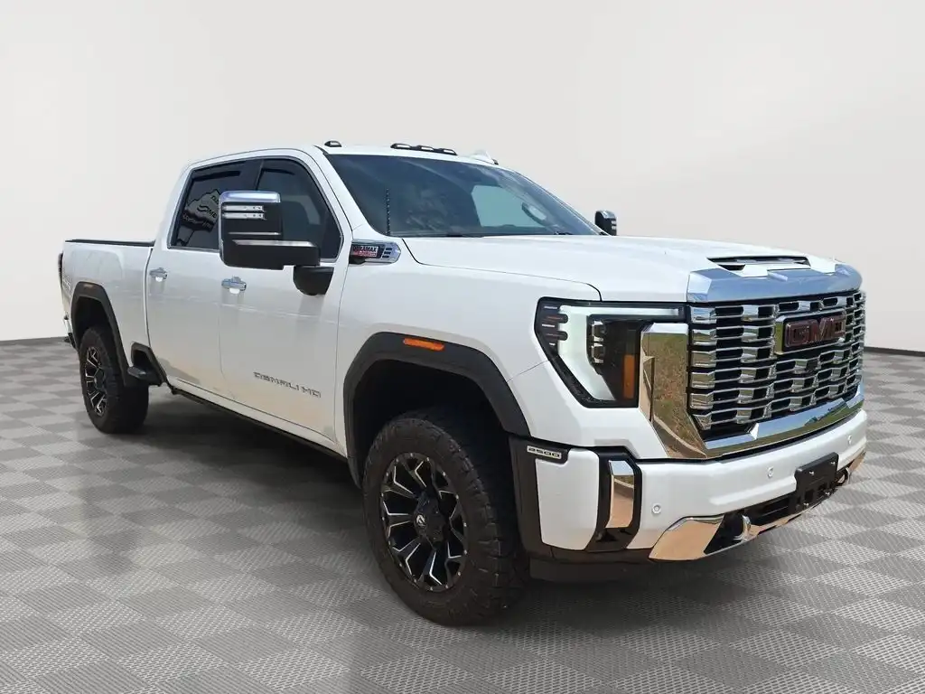 2024 GMC Sierra 4WD Crew Cab Standard Box Denali's photo