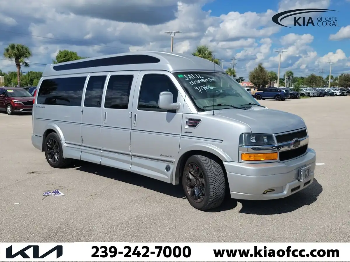 2023 Chevrolet Express Work Van HD 2500 Extended's photo