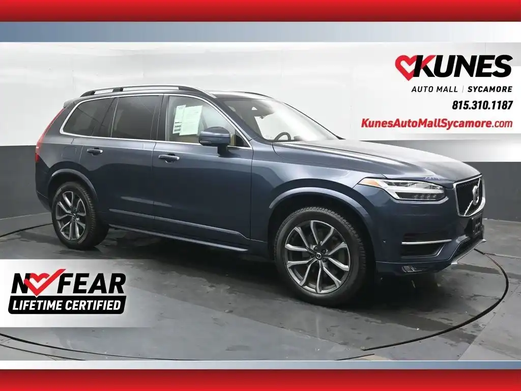 2018 Volvo XC90 T6 AWD Momentum's photo