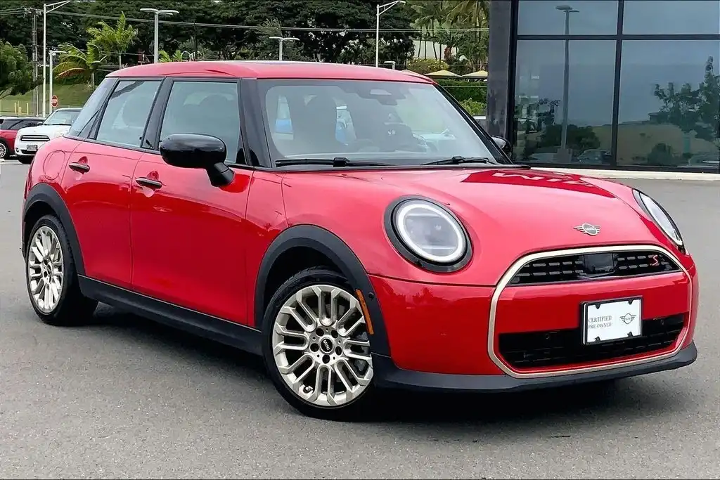 2025 MINI Hardtop Cooper S Signature's photo