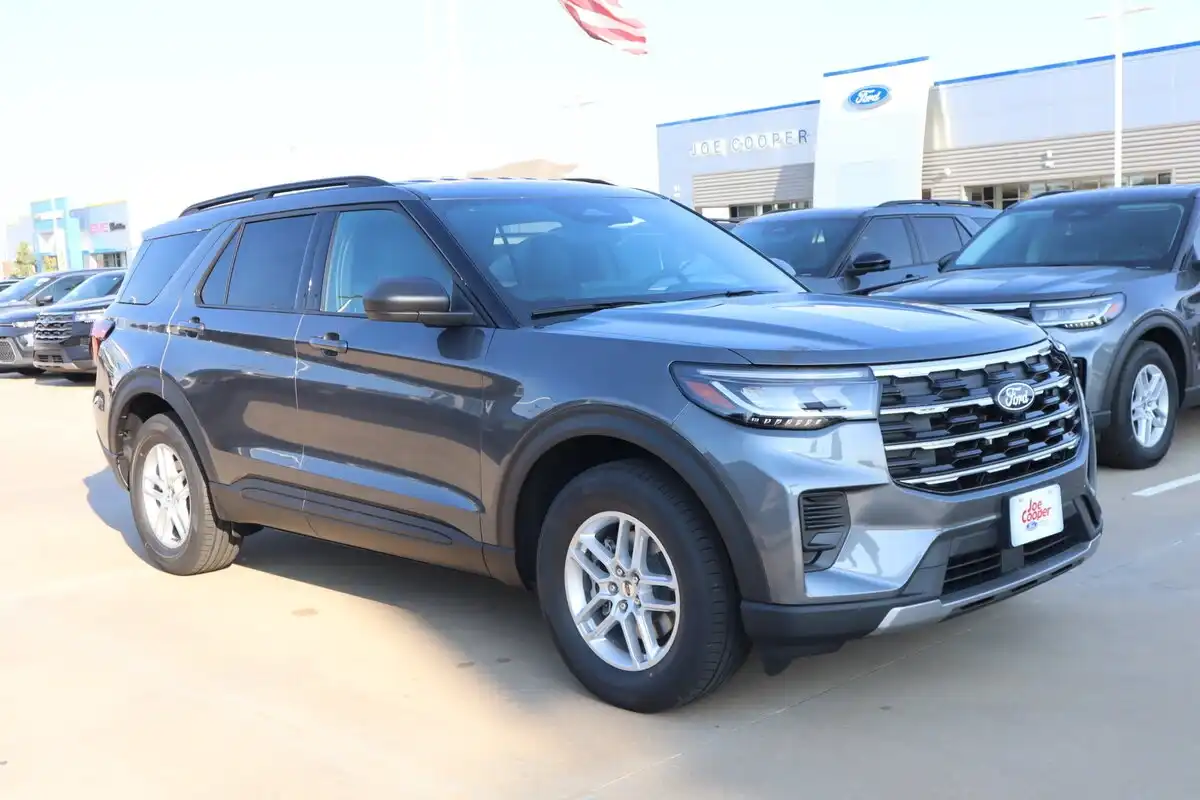 2027 Ford Explorer Active 4WD 200A's photo