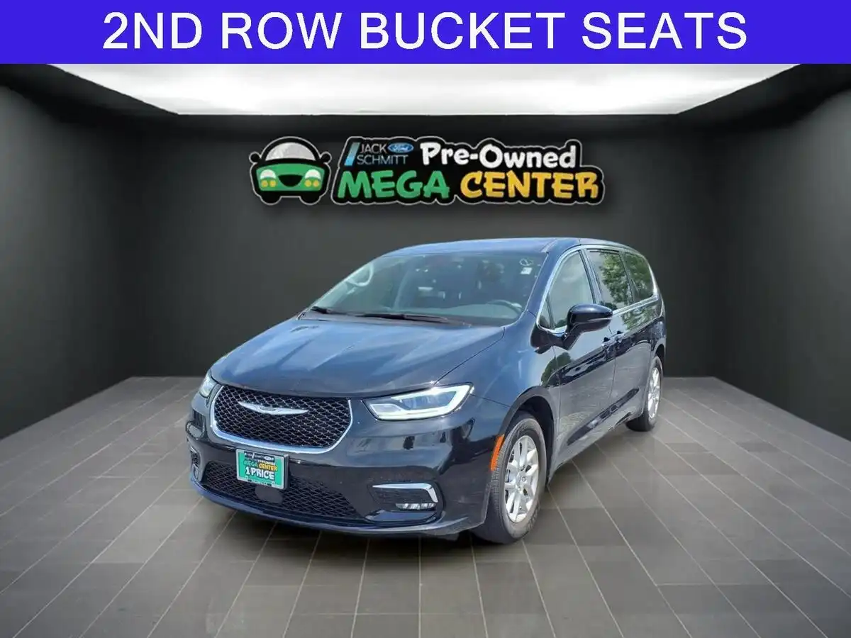2024 Chrysler Pacifica Touring L's photo