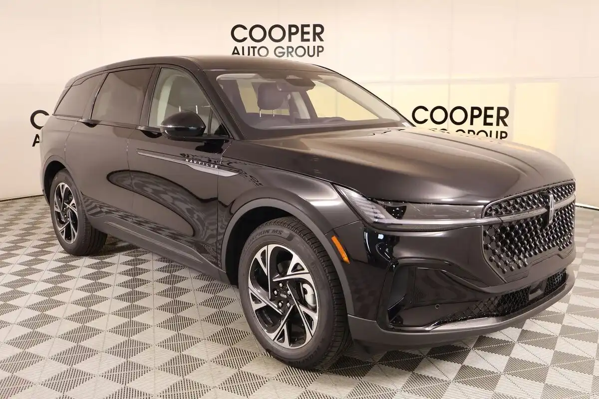 2026 Lincoln Nautilus Premiere AWD's photo