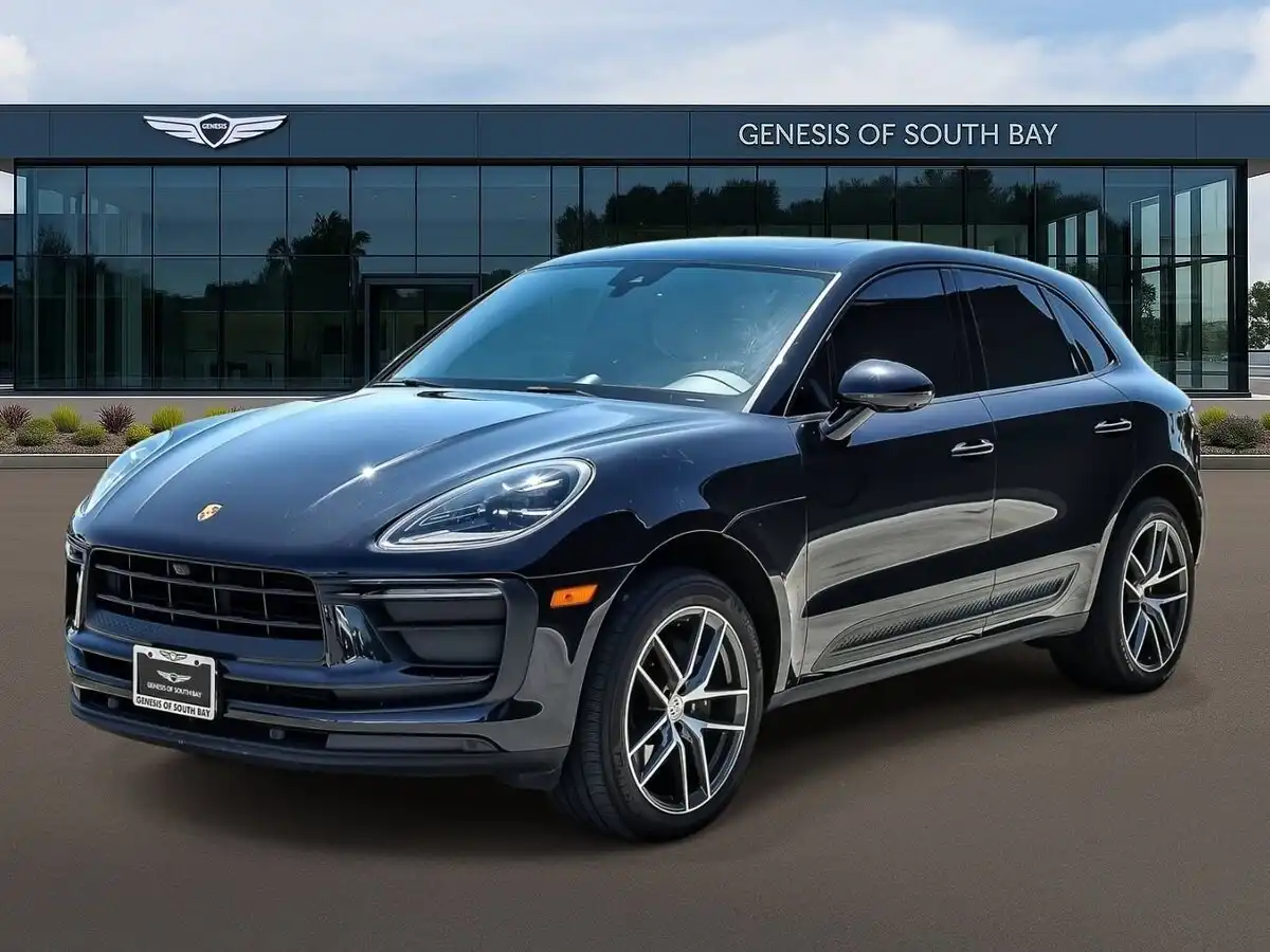 2022 Porsche Macan Base's photo