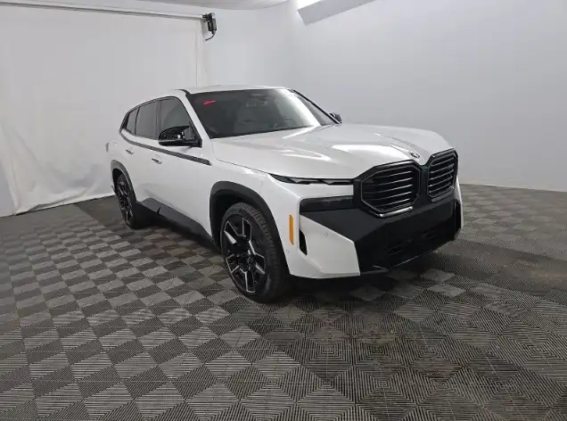 2023 BMW XM Base's photo