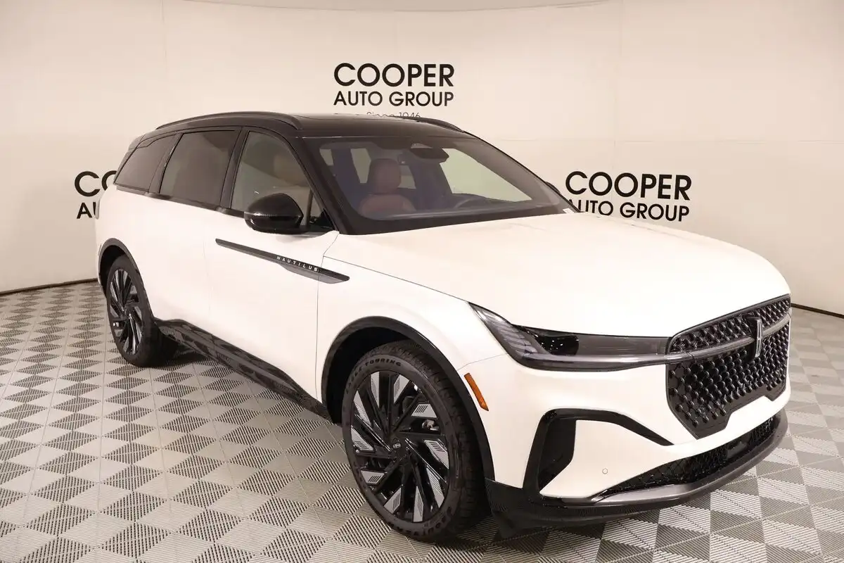 2026 Lincoln Nautilus Reserve AWD's photo