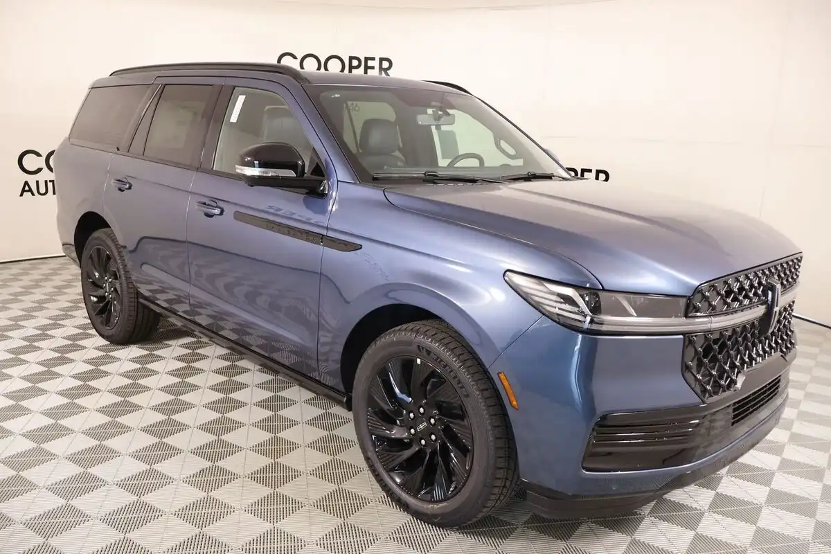 2027 Lincoln Navigator Reserve 4WD's photo