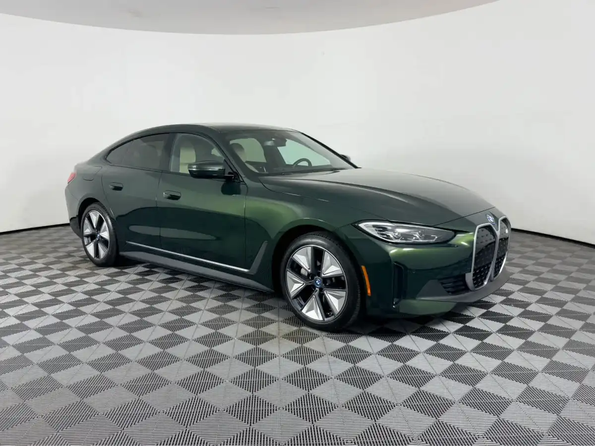 2023 BMW i4 eDrive35's photo