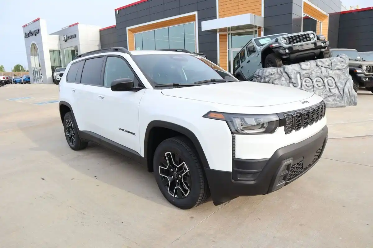 2026 Jeep Cherokee Cherokee HEV 4X4's photo