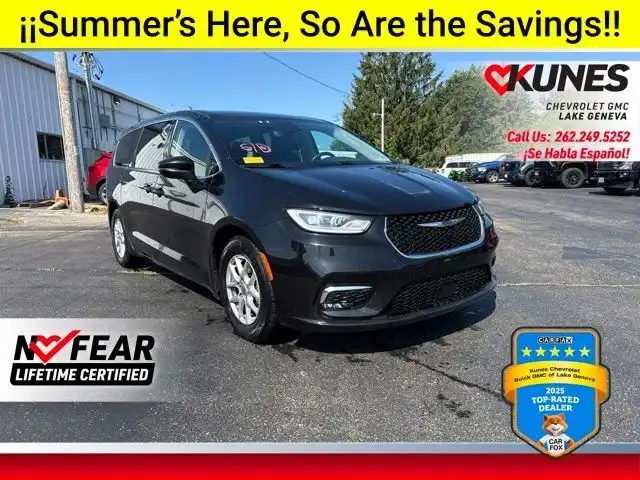 2023 Chrysler Pacifica Touring L's photo