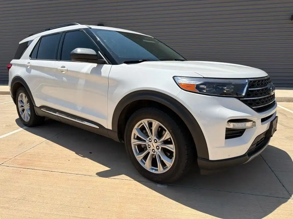 2024 Ford Explorer XLT RWD's photo