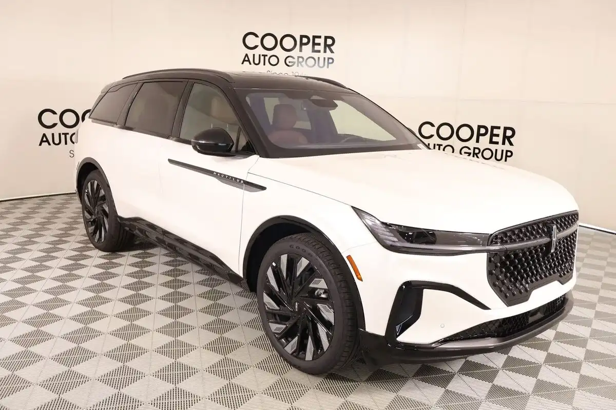 2026 Lincoln Nautilus Reserve AWD's photo