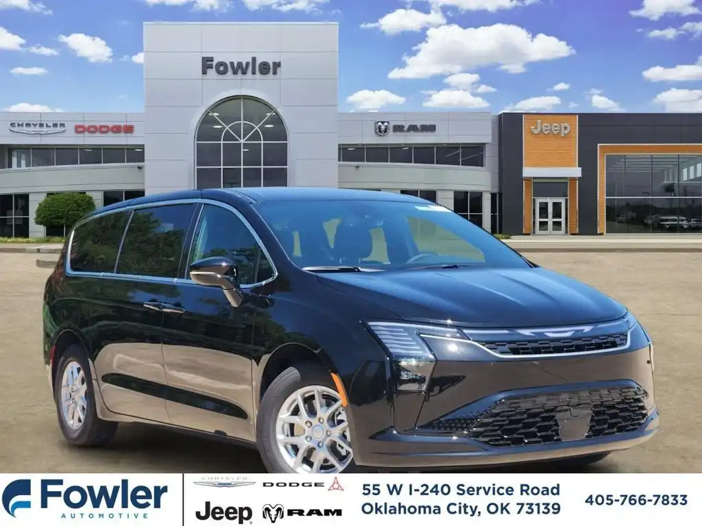 2027 Chrysler Pacifica Select's photo