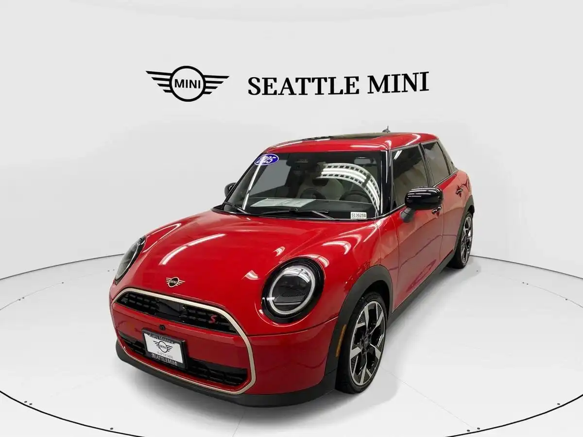 2025 MINI Hardtop Cooper S Signature's photo