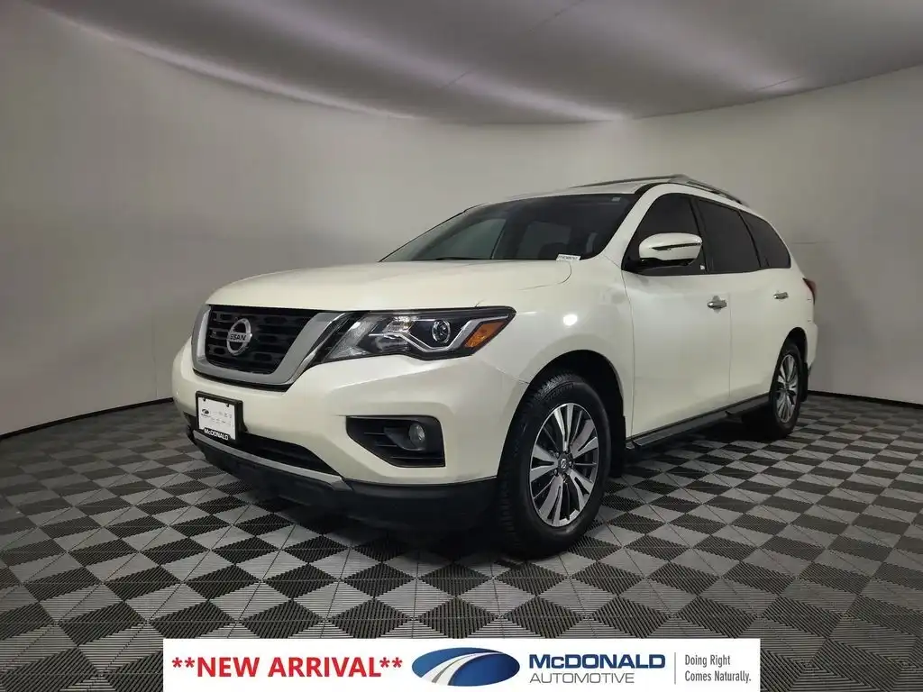 2017 Nissan Pathfinder SL 4WD's photo