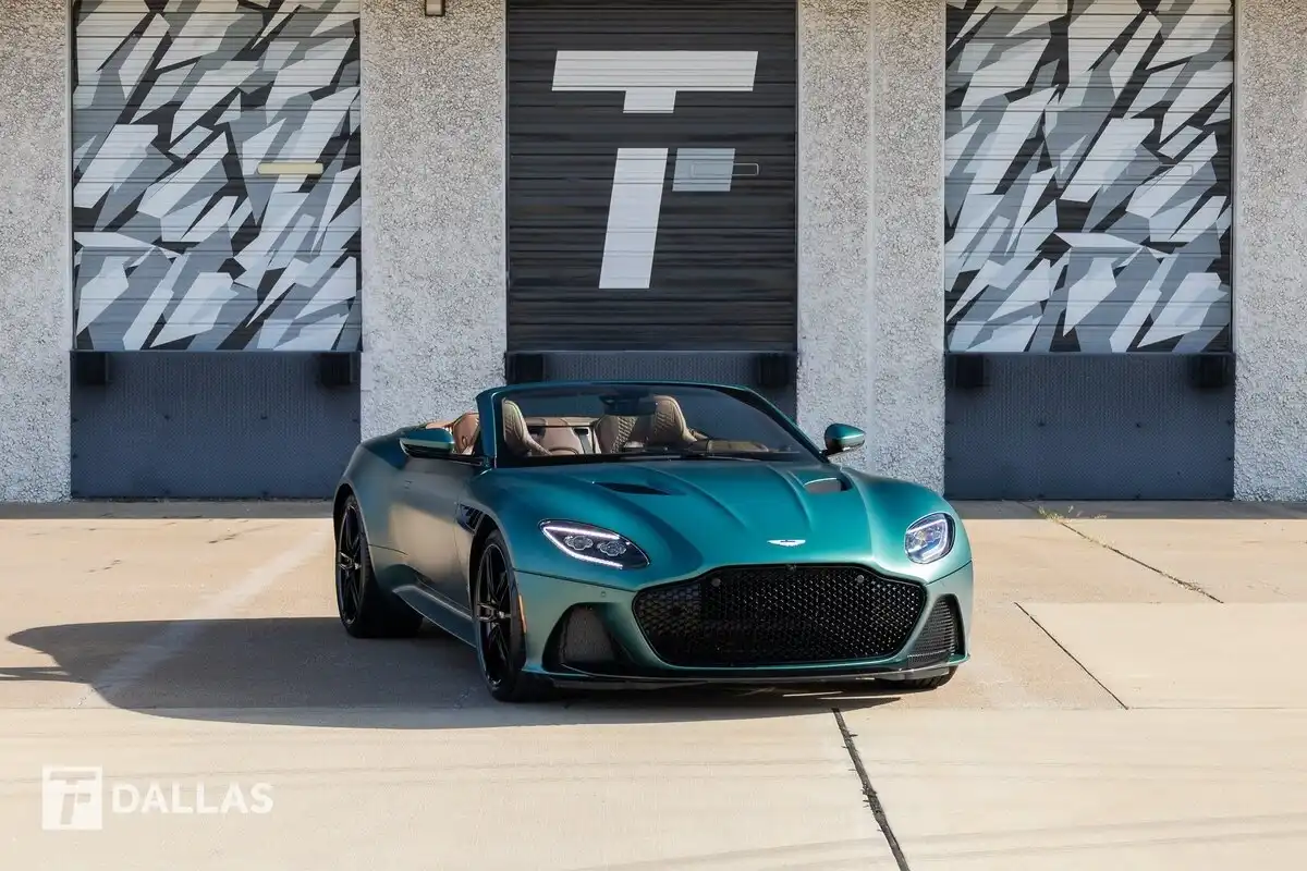 2023 Aston Martin DBS 5.2 Volante V12's photo