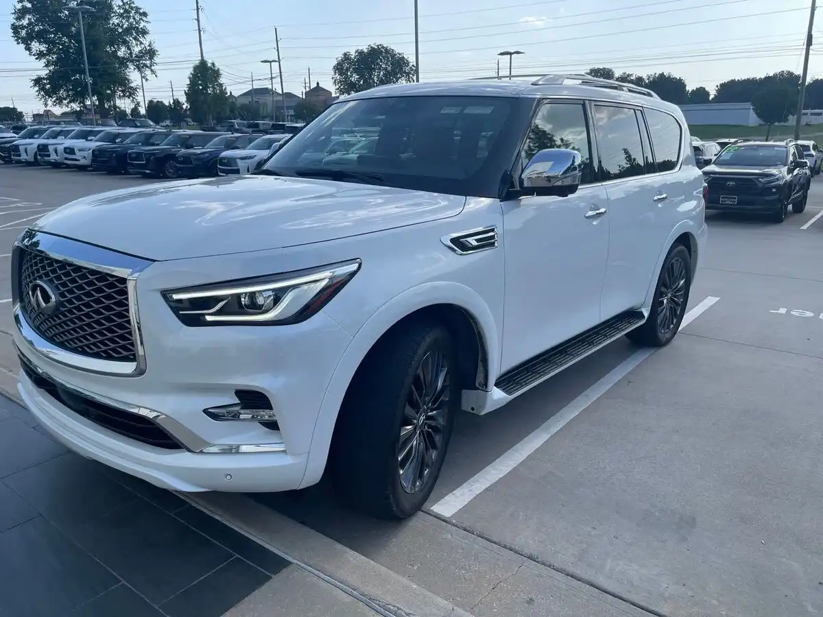 2023 INFINITI QX80 Sensory 4WD's photo