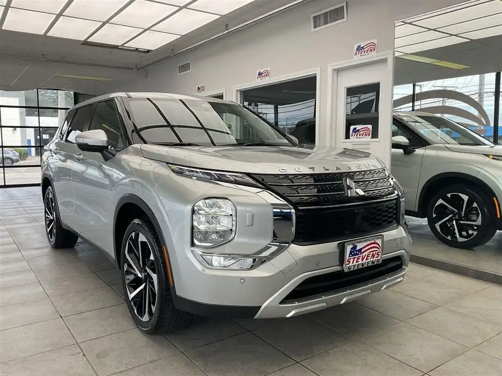 2024 Mitsubishi Outlander SE S-AWC's photo