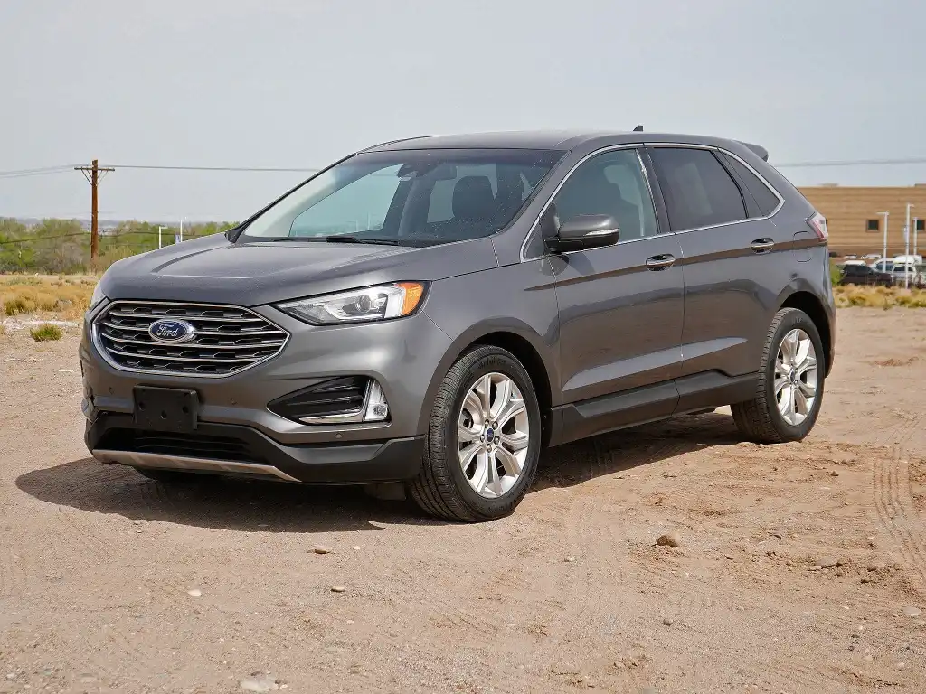 2021 Ford Edge Titanium's photo
