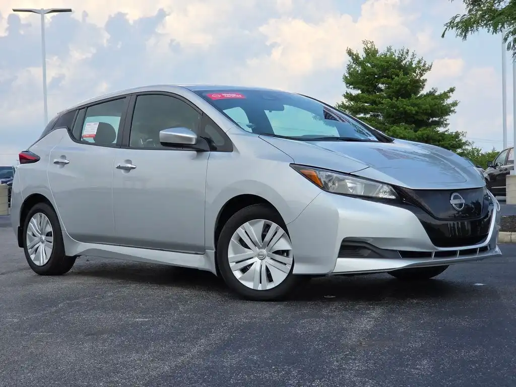 2023 Nissan Leaf S's photo