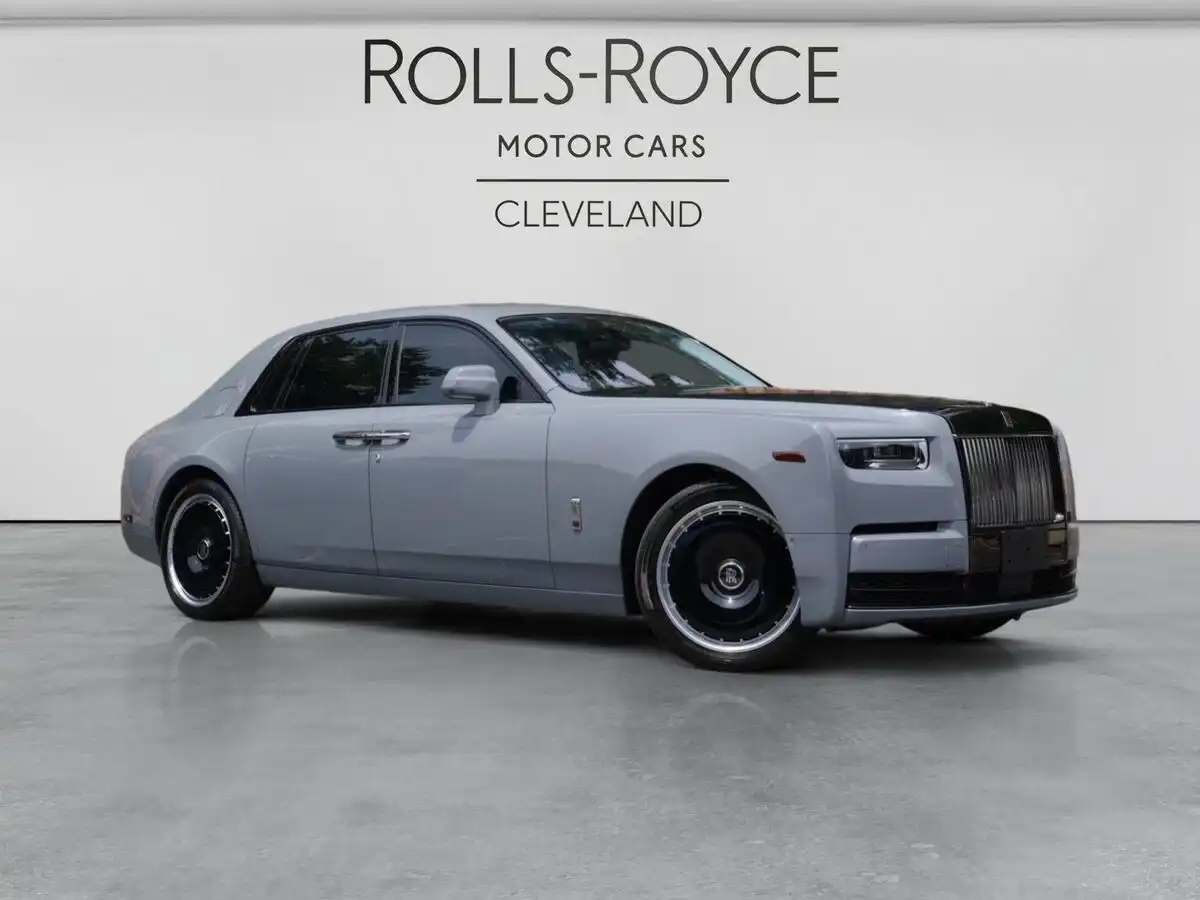 2024 Rolls-Royce Phantom Base's photo