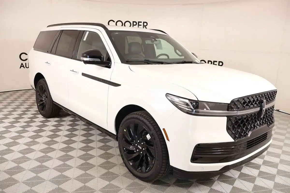 2027 Lincoln Navigator Reserve 4WD's photo